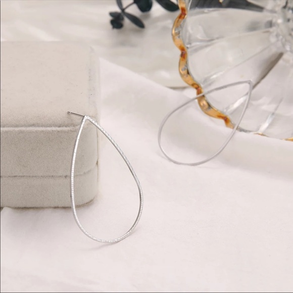 • Isabella • Droplet Earrings - Picture 3 of 4